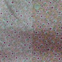 Coton popeline rose saumon imprimé liberty fleurs ton blanc ,vert et rouge