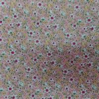 Coton popeline rose saumon imprime liberty fleurs ton blanc vert et rouge7 1