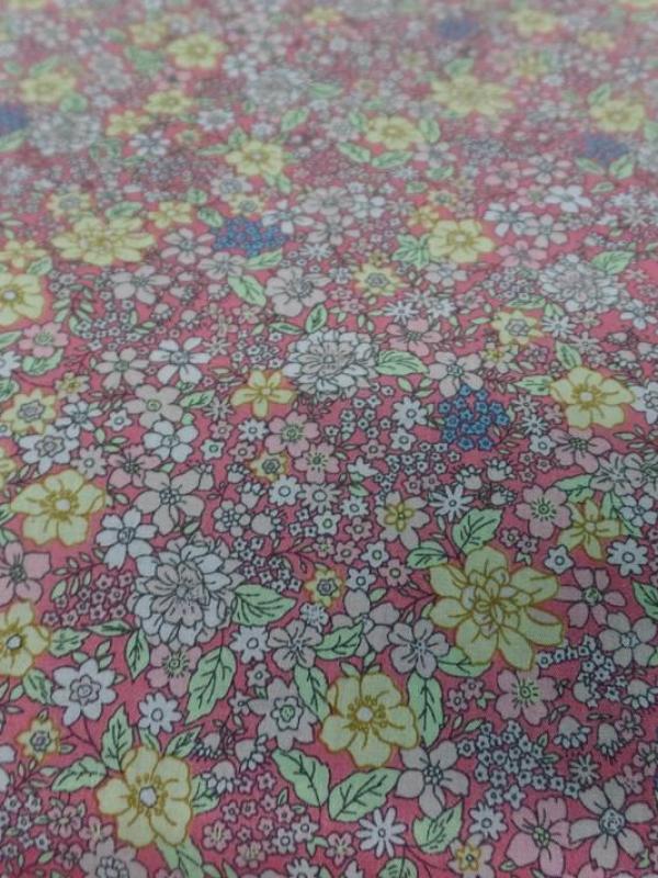 Coton popeline saumon imprime liberty motifs petite fleurs