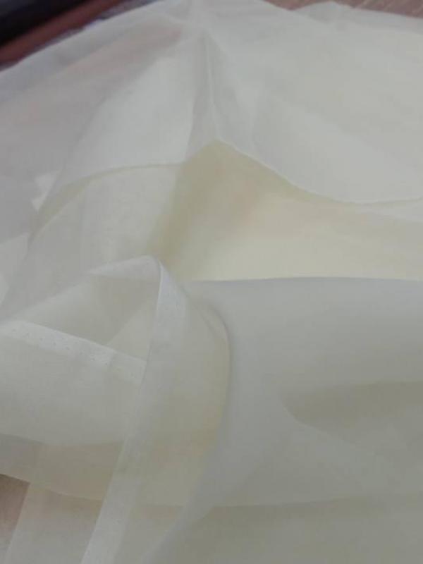 Coupon d organza de soie jaune pale 4 30m