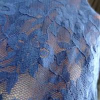 Coupon de 2 m de resille lycra dentelle bleu klein3