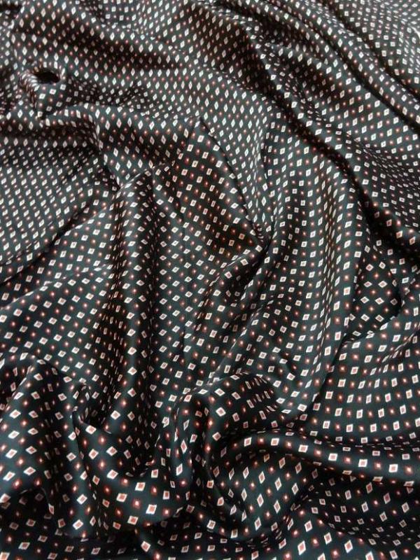 Coupon de beau satin noir imprime 1 50m