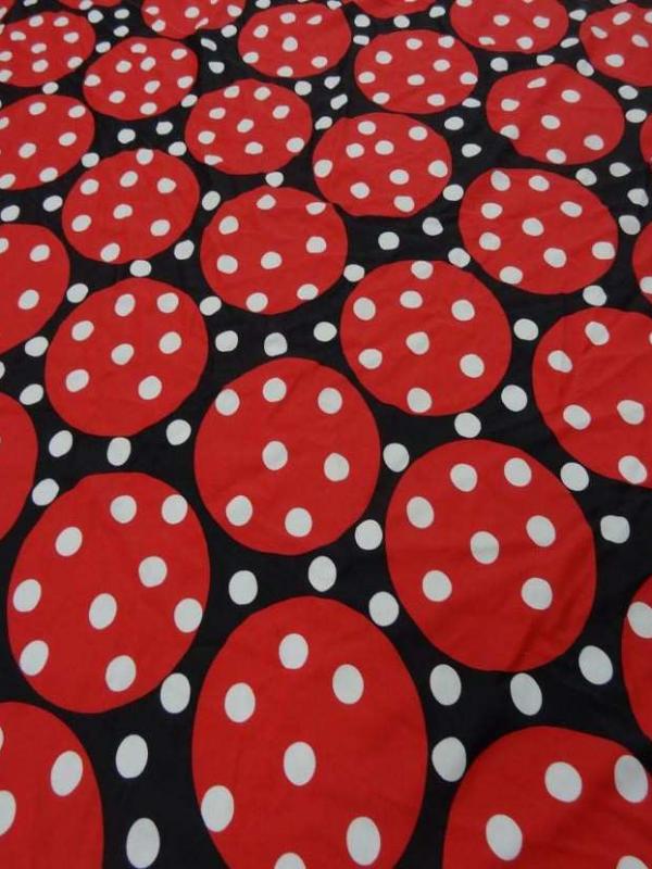 Coupon de lycra imprime ton noir rouge a pois blanc 1m5