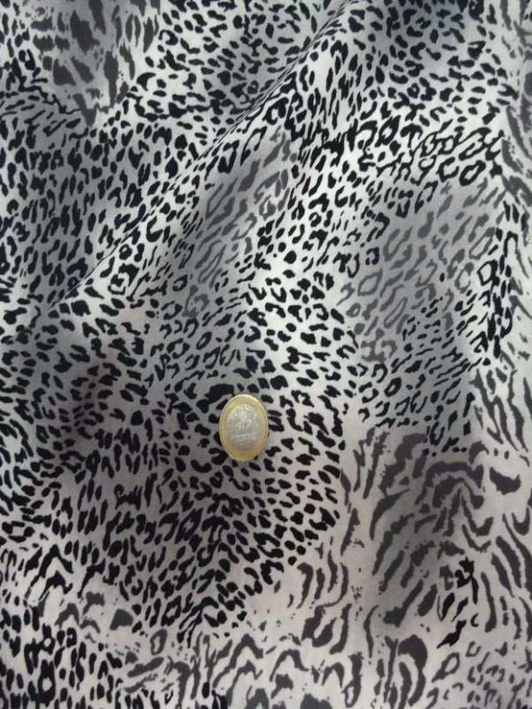 Coupon de microfibre imprime style leopard gris noir 1 70m3