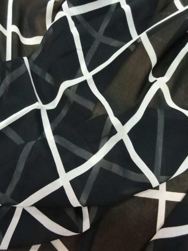 Coupon de mousseline noire a carreaux blanc 1 60m