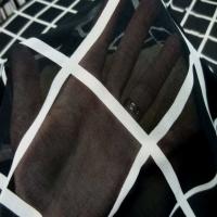 Coupon de mousseline noire a carreaux blanc 1 60m3