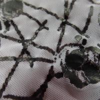 Coupon de resille blanche faconne noire 2 20m sur 1 30m1