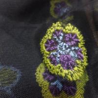 Coupon de résille noire brodé fleurs en ligne