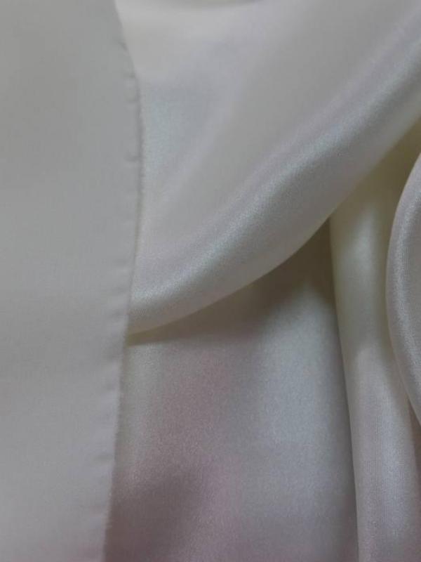 Coupon de satin de soie blanc 0 90m