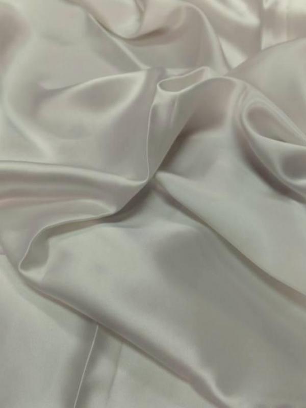 Coupon de satin de soie blanc casse 070m