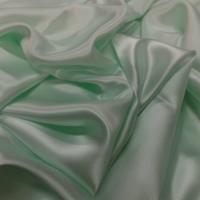 Coupon de satin de soie vert clair reflets blanc 3m