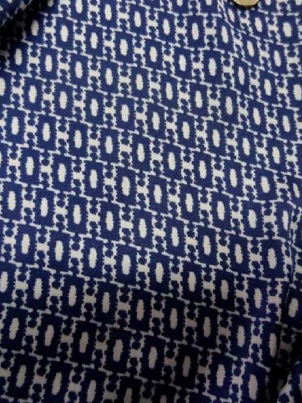 Coupon de satine imprime blanc bleu
