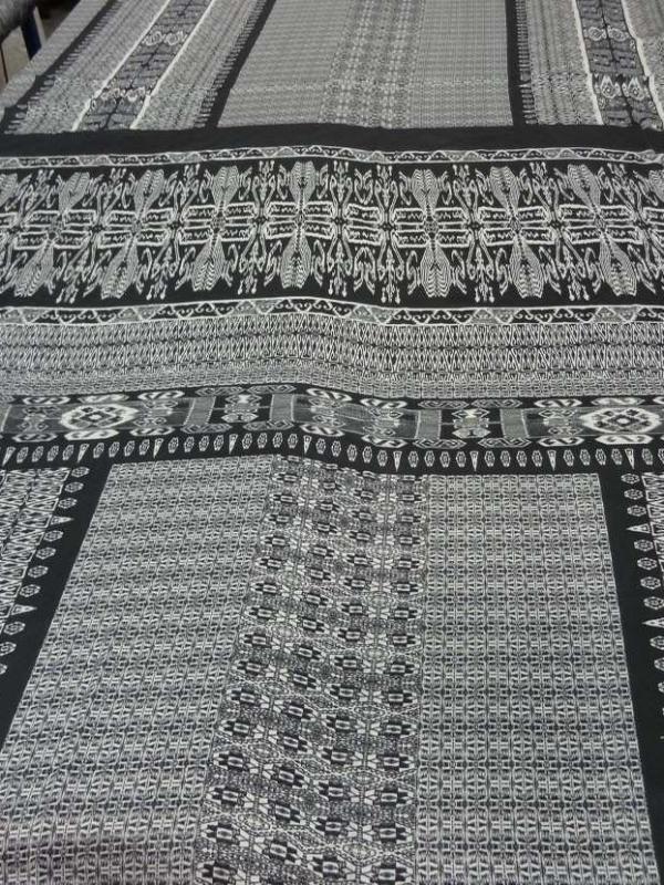 Coupon de satine imprime noir et blanc 1 50m