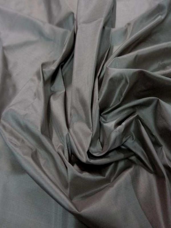 Coupon de taffetas de soie gris perle 1 10m