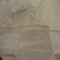 Coupon de taffetas tisse fils jaune dore et blanc 1 10m7