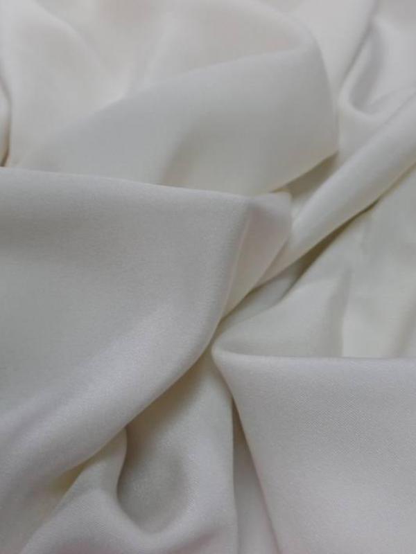 Coupon de tissu beau crepe de soie blanc casse 0 90m sur 1 40m