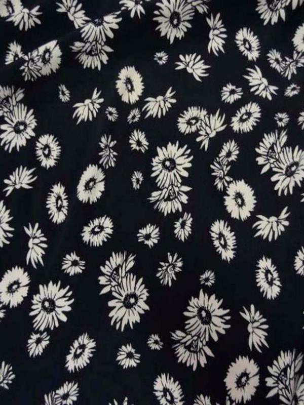 Crepe bleu nuit a fleurs blanche