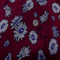 Crepe bordeaux a fleurs blanche1