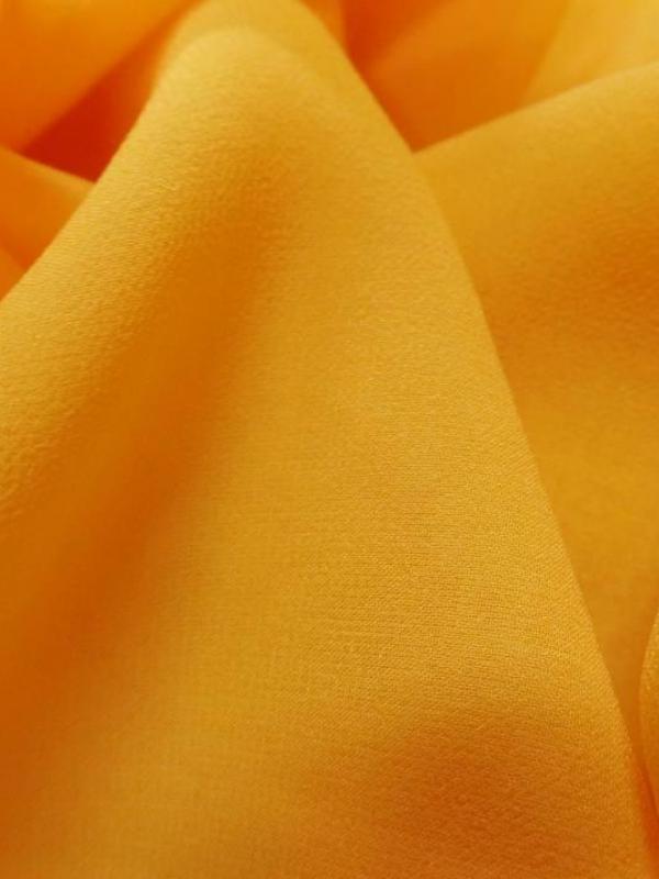 Crepe de soie tres fin ton jaune soleil
