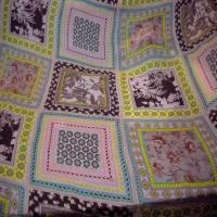 Crepe en coton imprime motifs carreaux ton jaune rose bleu marron