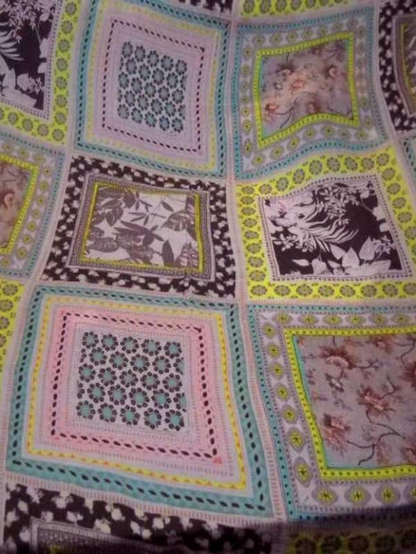 Crepe en coton imprime motifs carreaux ton jaune rose bleu marron