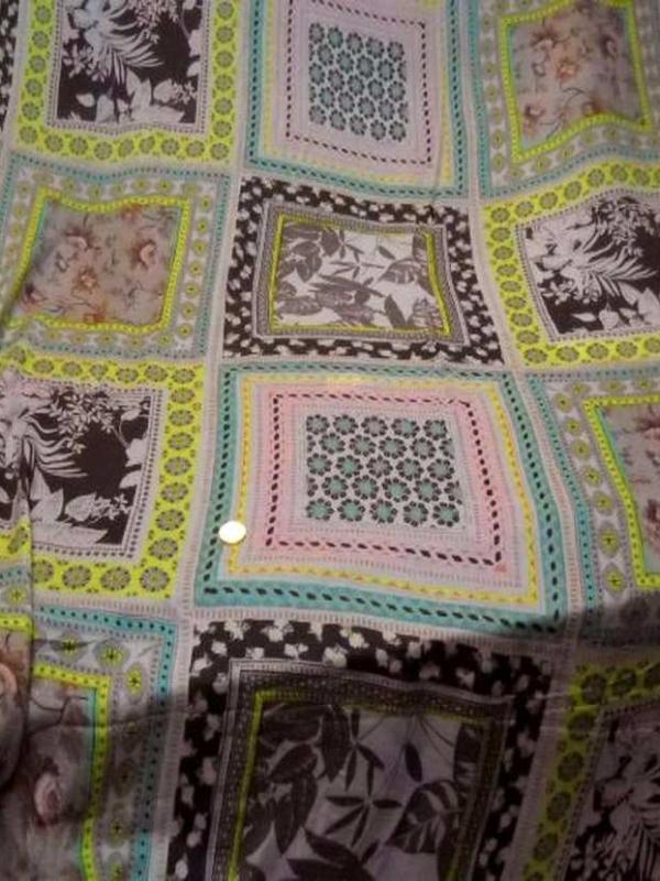 Crepe en coton imprime motifs carreaux ton jaune rose bleu marron