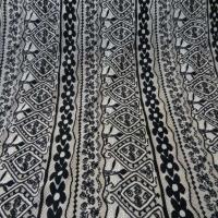 Dentelle beige a motifs noir 1
