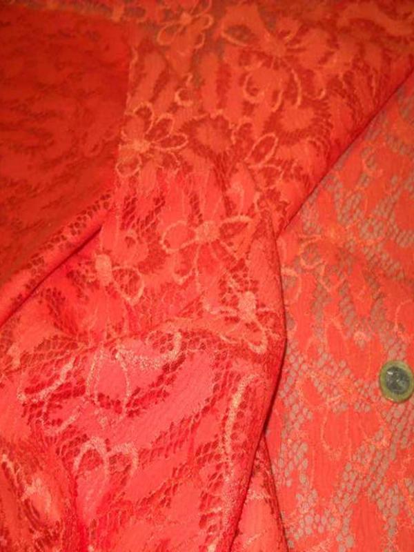 Dentelle brode sur resille ton orange