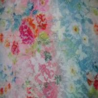 Dentelle lycra imprime fleurs papillons ton rose bleu rouge
