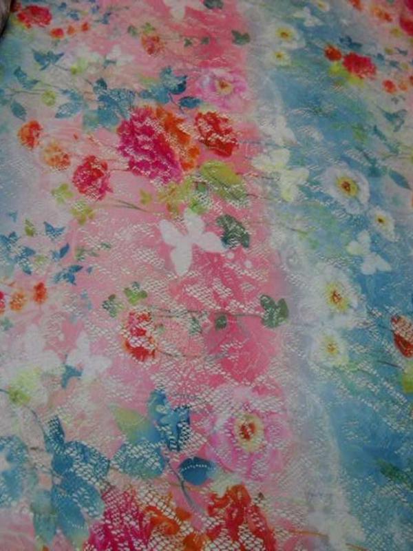 Dentelle lycra imprime fleurs papillons ton rose bleu rouge5