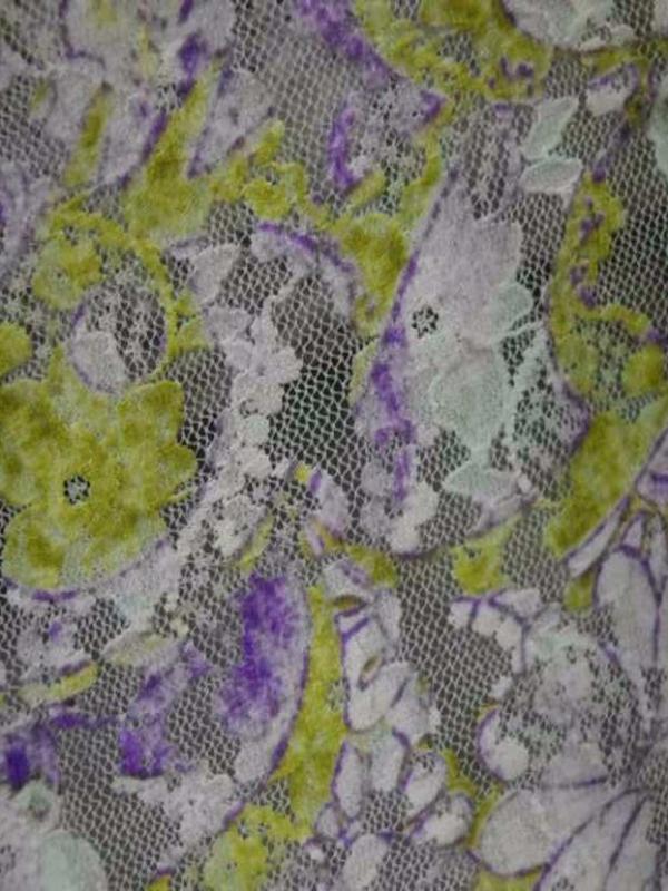 Dentelle resille lycra ton anis blanc violet