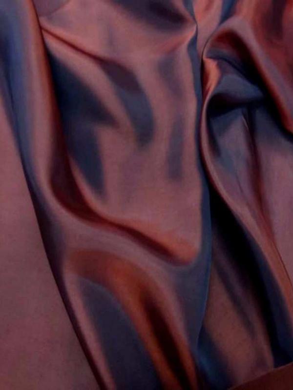 Doublure antistatique rouge a reflets bleu