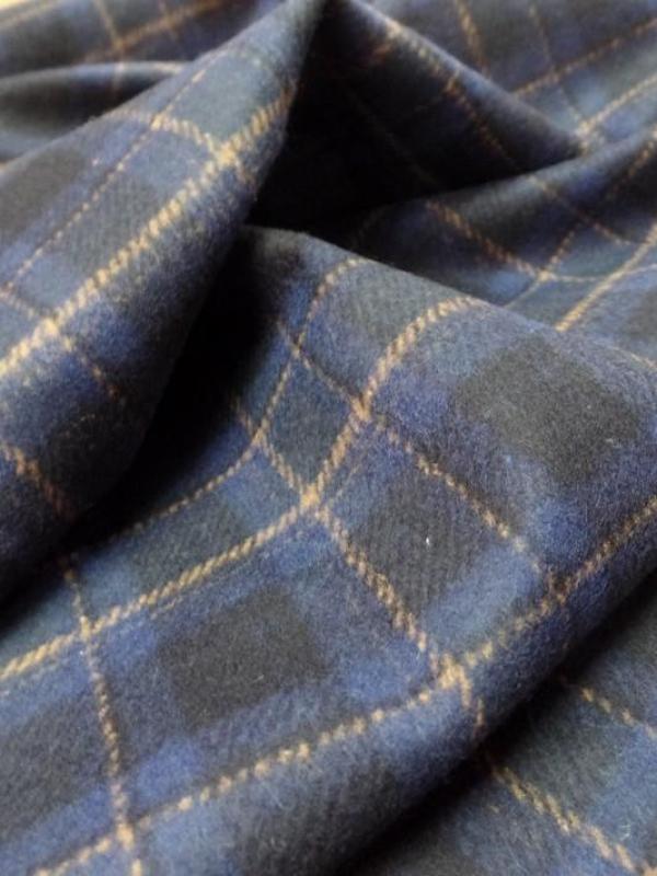 Drap de laine bleu a carreaux