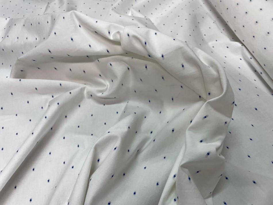 Dupions de coton blanc a motifs brodes bleu5