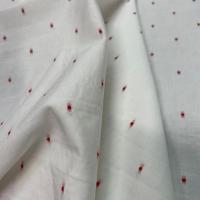 Dupions de coton blanc a motifs brodes rouge1