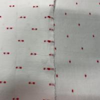 Dupions de coton blanc a motifs brodes rouge4