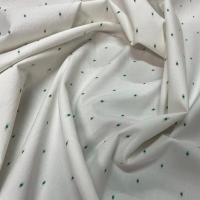 Dupions de coton blanc a motifs brodes vert