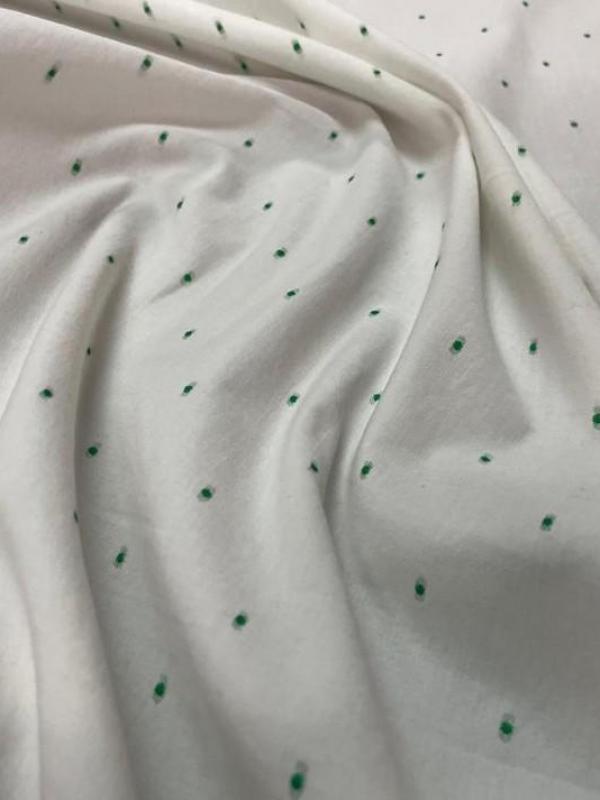 Dupions de coton blanc a motifs brodes vert0
