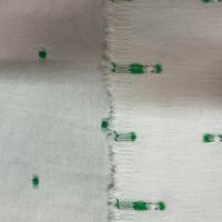 Dupions de coton blanc a motifs brodes vert4
