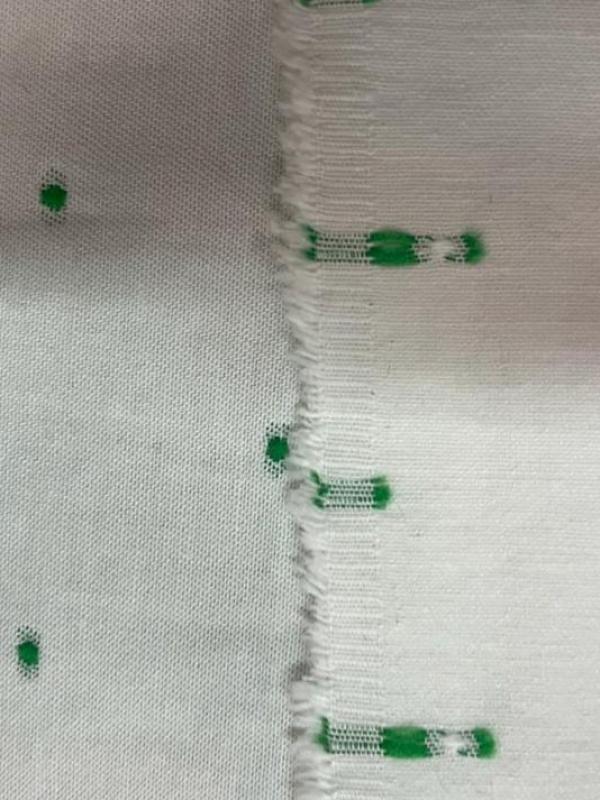 Dupions de coton blanc a motifs brodes vert0