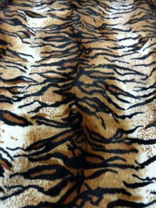 Fausse fourrure a poil ras imprime tigre