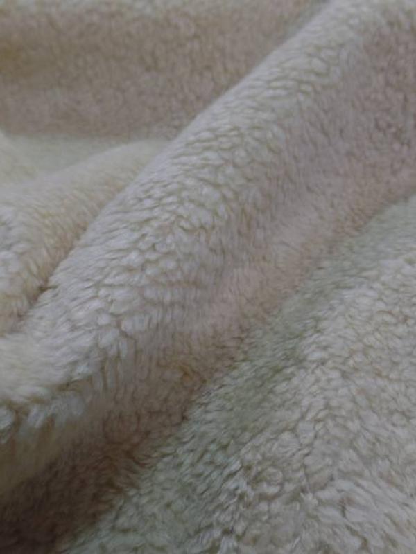 Fausse fourrure aspect mouton ton naturel