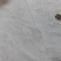 tissu Fausse fourrure blanche montée sur gabardine en coton en ligne