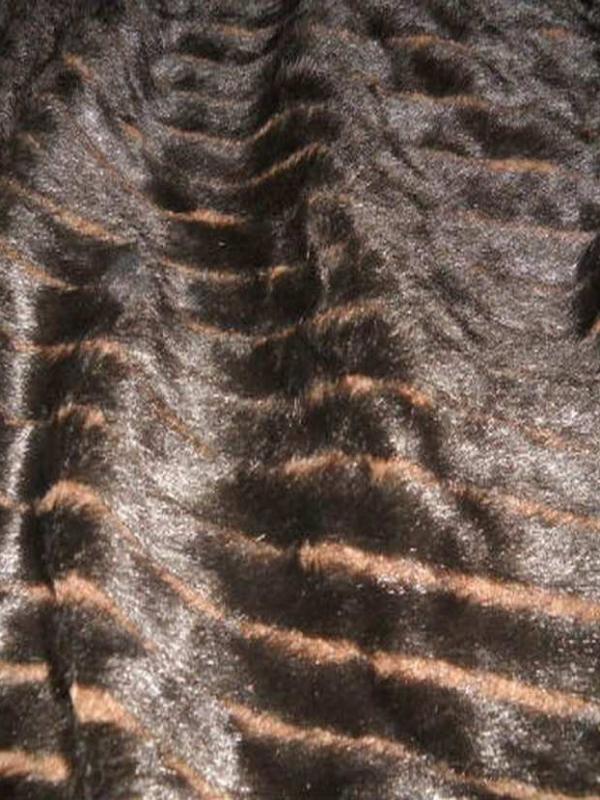 Fausse fourrure marron a bandes