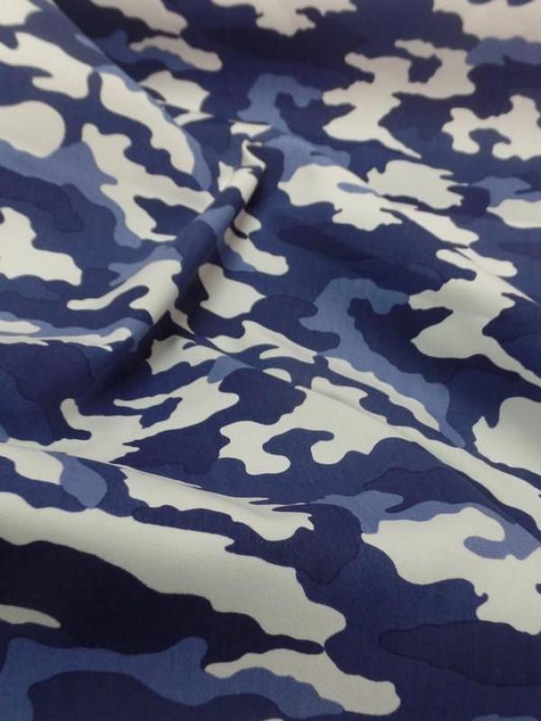 tissu Gabardine coton fine imprime camouflage bleu et blanc