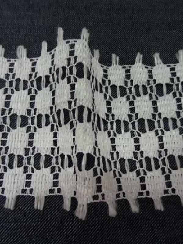 Galon de dentelle blanche aspect macrame en 4 5 cm