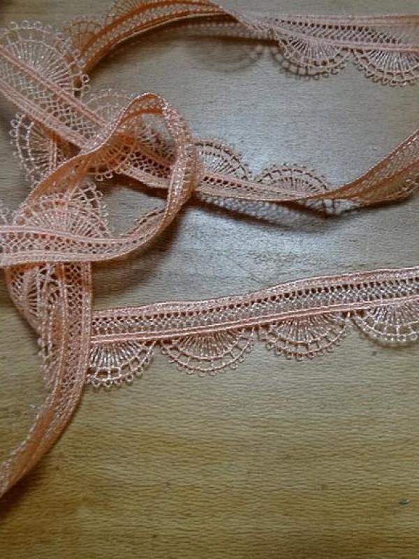 Galon de dentelle fine ton saumon en ligne
