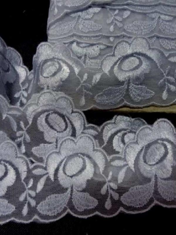 Galon de dentelle gris bleu en 4 cm