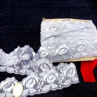 Galon de dentelle gris bleu en 4 cm4