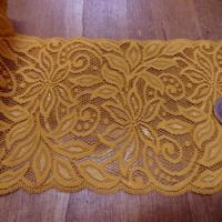 Galon de dentelle jaune safran en 15 cm0